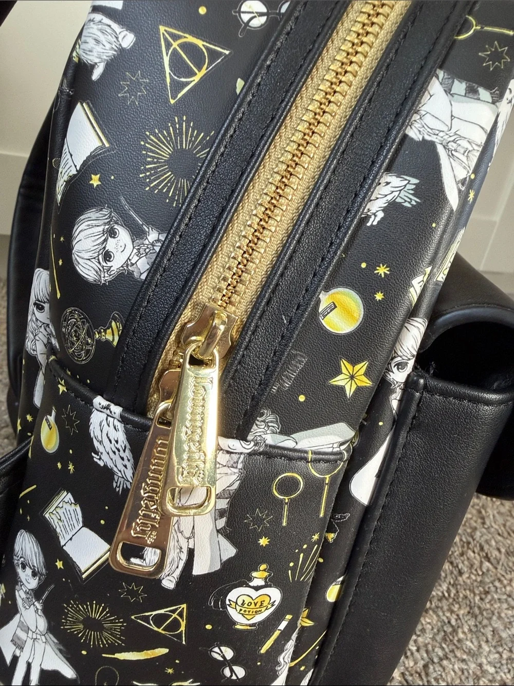 Loungefly Harry Potter Hogwarts Letter Quidditch Mini Backpack Black Gold